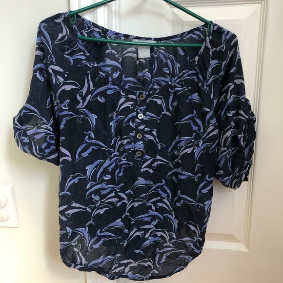 Size S chiffon top with dolphin design - Picture 1 of 3